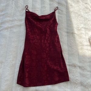 Scoop neck red burgundy short dress